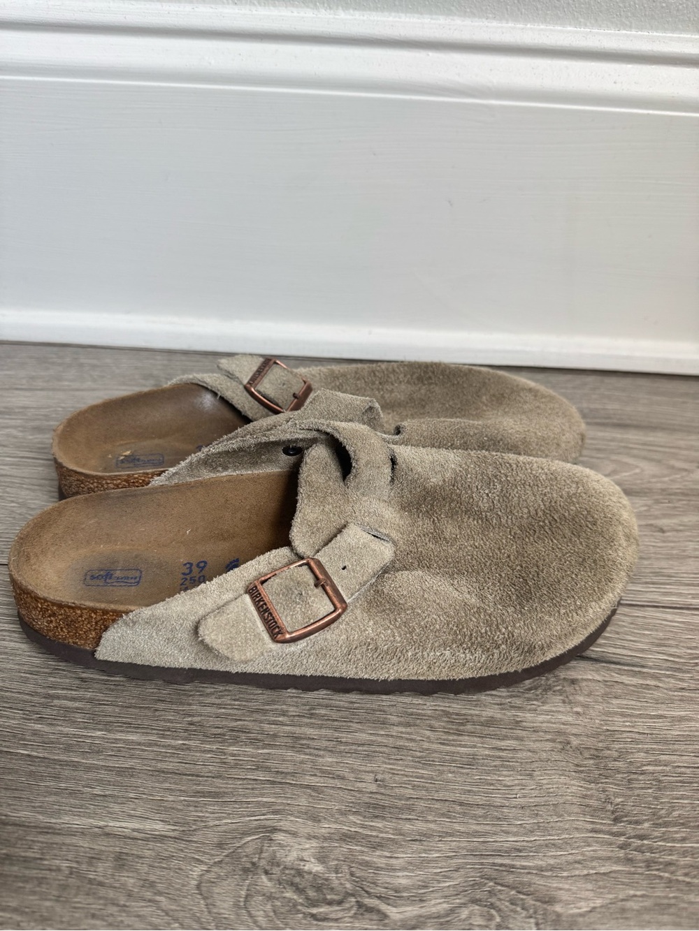 Birkenstock Boston Women's 8 EU 39 Soft Footbed Clogs Taupe Suede Slip-On Unisex